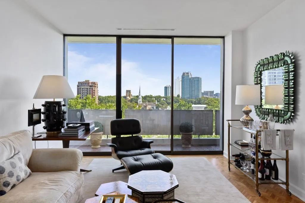 2575 Peachtree Road Ne Unit 14a, Atlanta, Georgia 30305, 2 Bedrooms Bedrooms, ,2 BathroomsBathrooms,Residential,For Sale,2575 Peachtree Road Ne Unit 14a,7619186