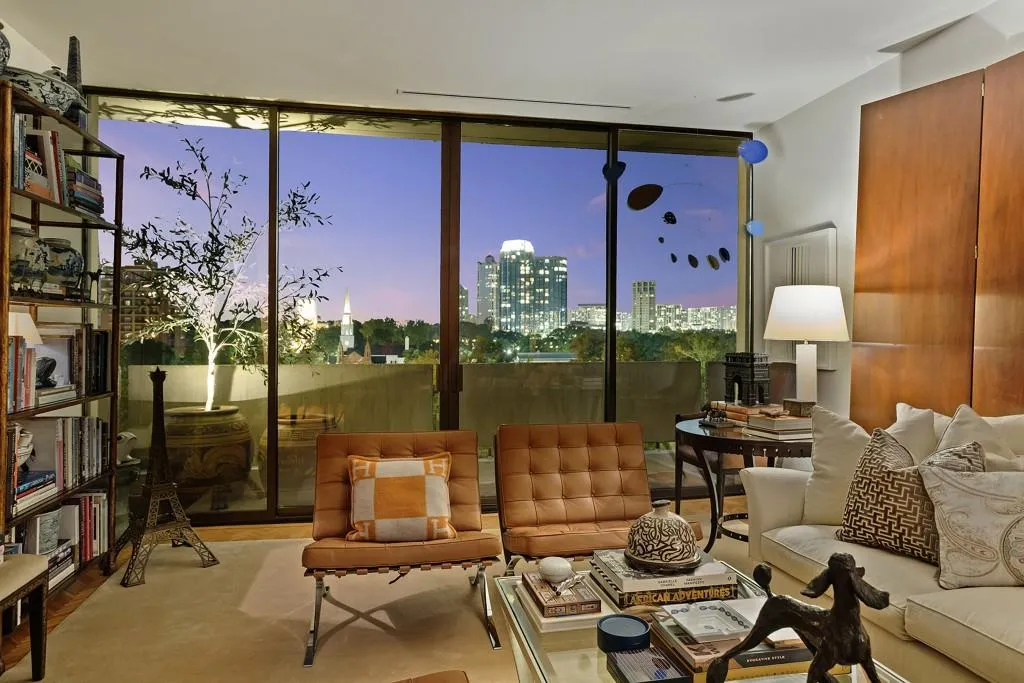 2575 Peachtree Road Ne Unit 14a, Atlanta, Georgia 30305, 2 Bedrooms Bedrooms, ,2 BathroomsBathrooms,Residential,For Sale,2575 Peachtree Road Ne Unit 14a,7619186
