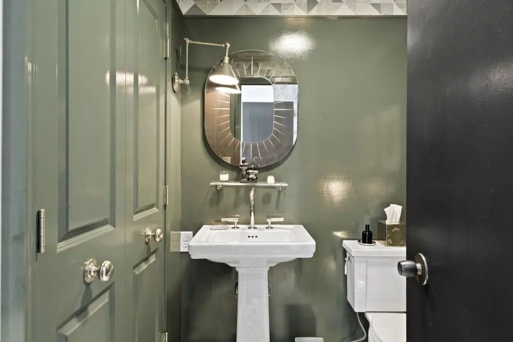 2575 Peachtree Road Ne Unit 14a, Atlanta, Georgia 30305, 2 Bedrooms Bedrooms, ,2 BathroomsBathrooms,Residential,For Sale,2575 Peachtree Road Ne Unit 14a,7619186