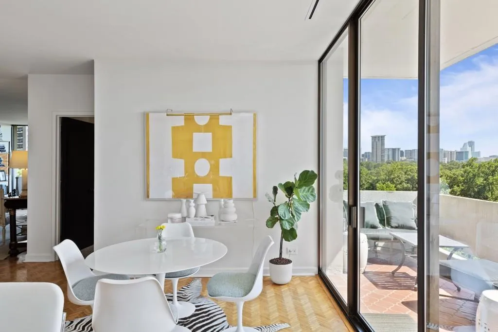 2575 Peachtree Road Ne Unit 14a, Atlanta, Georgia 30305, 2 Bedrooms Bedrooms, ,2 BathroomsBathrooms,Residential,For Sale,2575 Peachtree Road Ne Unit 14a,7619186