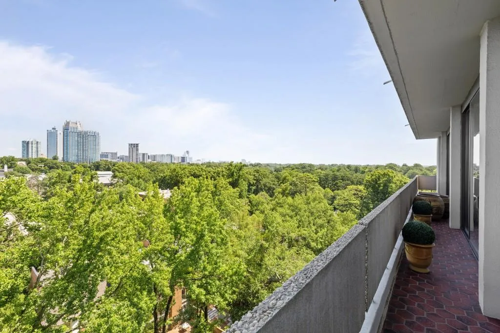 2575 Peachtree Road Ne Unit 14a, Atlanta, Georgia 30305, 2 Bedrooms Bedrooms, ,2 BathroomsBathrooms,Residential,For Sale,2575 Peachtree Road Ne Unit 14a,7619186