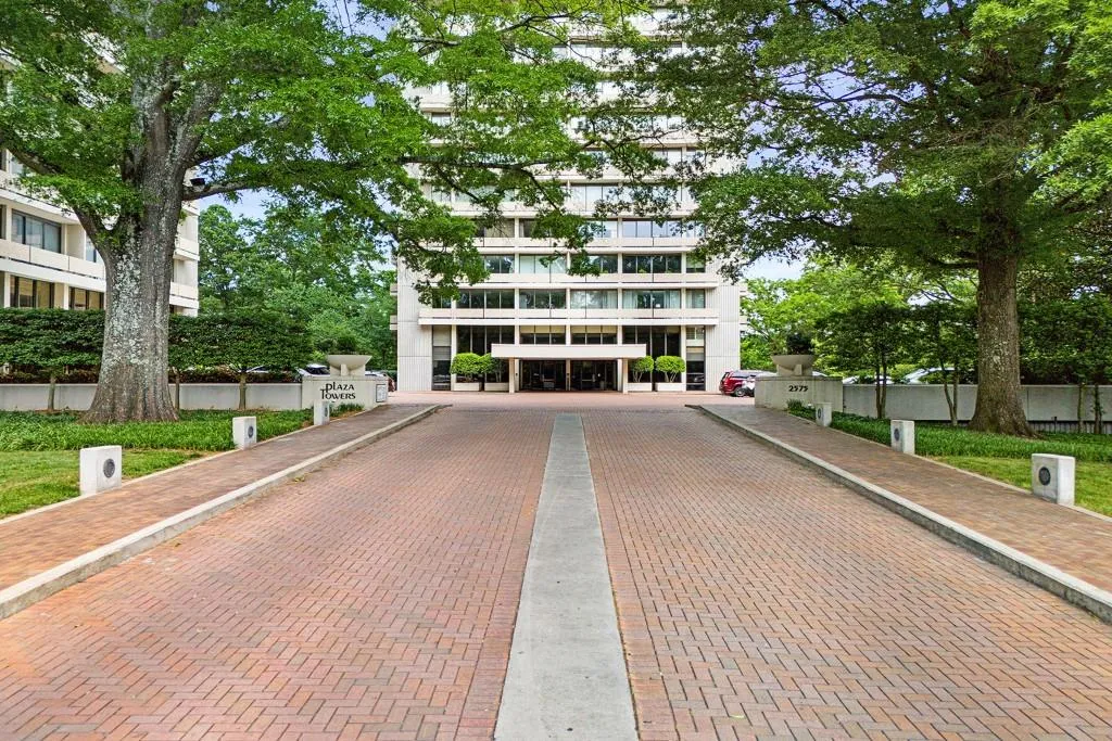 2575 Peachtree Road Ne Unit 14a, Atlanta, Georgia 30305, 2 Bedrooms Bedrooms, ,2 BathroomsBathrooms,Residential,For Sale,2575 Peachtree Road Ne Unit 14a,7619186