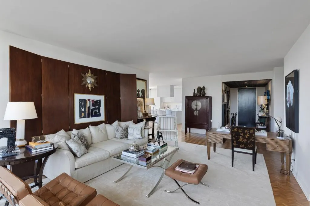 2575 Peachtree Road Ne Unit 14a, Atlanta, Georgia 30305, 2 Bedrooms Bedrooms, ,2 BathroomsBathrooms,Residential,For Sale,2575 Peachtree Road Ne Unit 14a,7619186