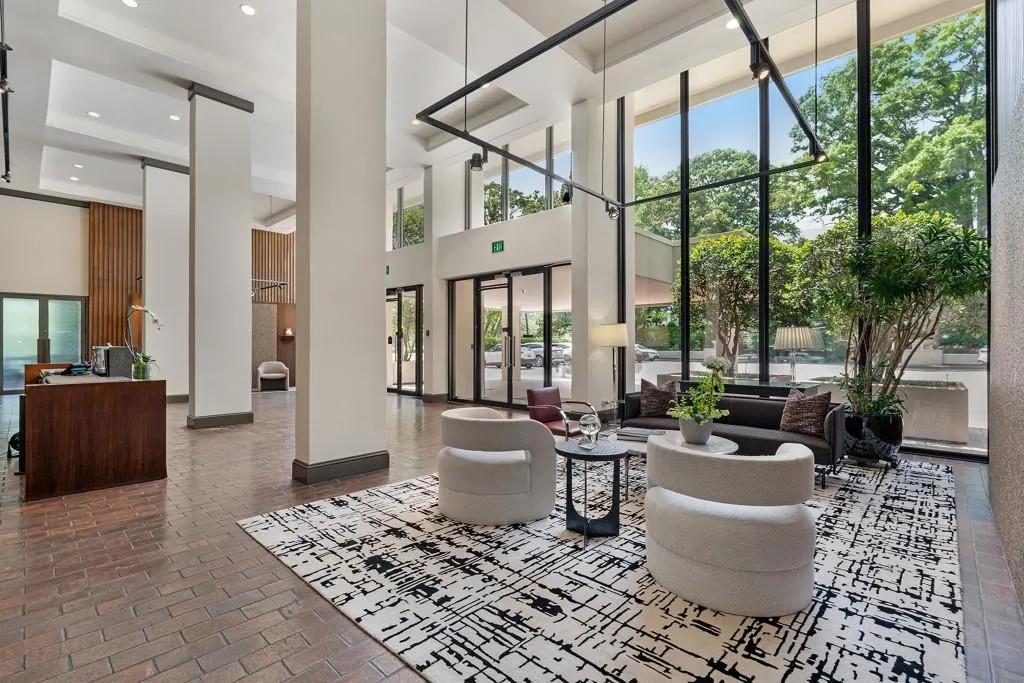 2575 Peachtree Road Ne Unit 14a, Atlanta, Georgia 30305, 2 Bedrooms Bedrooms, ,2 BathroomsBathrooms,Residential,For Sale,2575 Peachtree Road Ne Unit 14a,7619186