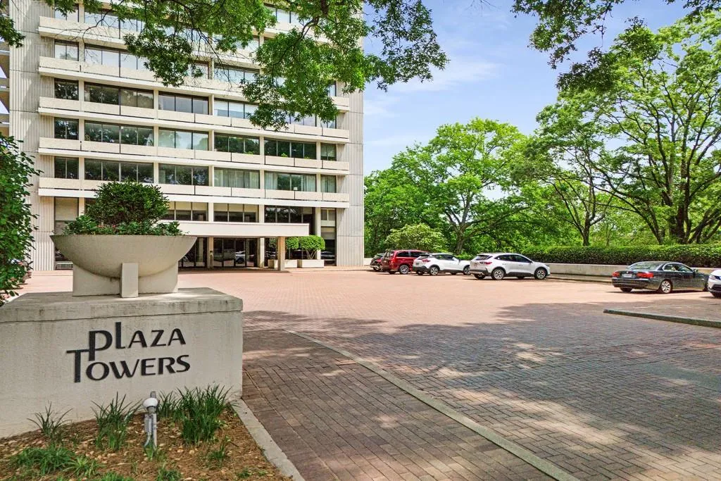 2575 Peachtree Road Ne Unit 14a, Atlanta, Georgia 30305, 2 Bedrooms Bedrooms, ,2 BathroomsBathrooms,Residential,For Sale,2575 Peachtree Road Ne Unit 14a,7619186