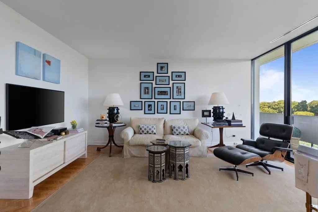 2575 Peachtree Road Ne Unit 14a, Atlanta, Georgia 30305, 2 Bedrooms Bedrooms, ,2 BathroomsBathrooms,Residential,For Sale,2575 Peachtree Road Ne Unit 14a,7619186