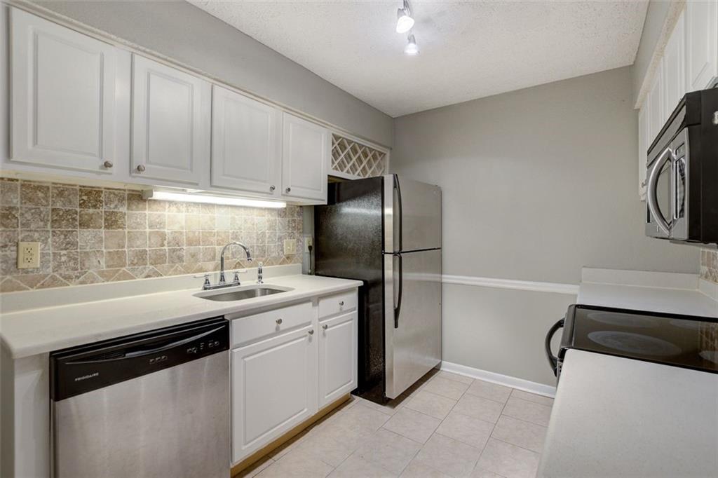 5159 ROSWELL Road Unit 7, Atlanta, Georgia 30342, 1 Bedroom Bedrooms, ,1 BathroomBathrooms,Residential,Sold,5159 ROSWELL Road Unit 7,7287875