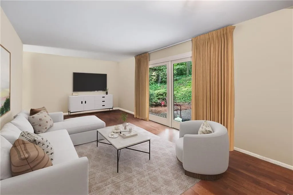 2559 Defoors Ferry Road Nw, Atlanta, Georgia 30318, 2 Bedrooms Bedrooms, ,1 BathroomBathrooms,Residential,For Sale,2559 Defoors Ferry Road Nw,7576957