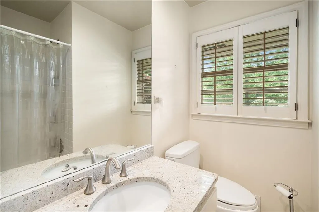 2559 Defoors Ferry Road Nw, Atlanta, Georgia 30318, 2 Bedrooms Bedrooms, ,1 BathroomBathrooms,Residential,For Sale,2559 Defoors Ferry Road Nw,7576957