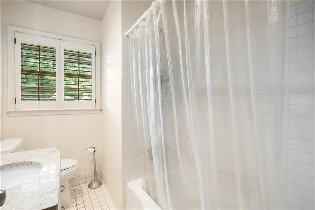 2559 Defoors Ferry Road Nw, Atlanta, Georgia 30318, 2 Bedrooms Bedrooms, ,1 BathroomBathrooms,Residential,For Sale,2559 Defoors Ferry Road Nw,7576957