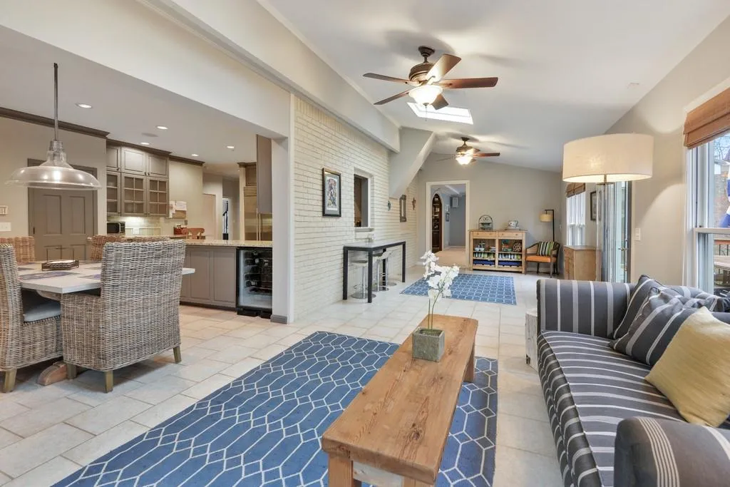 100 Cameron Glen Drive, Sandy Springs, Georgia 30328, 5 Bedrooms Bedrooms, ,4 BathroomsBathrooms,Residential,Sold,100 Cameron Glen Drive,6679678