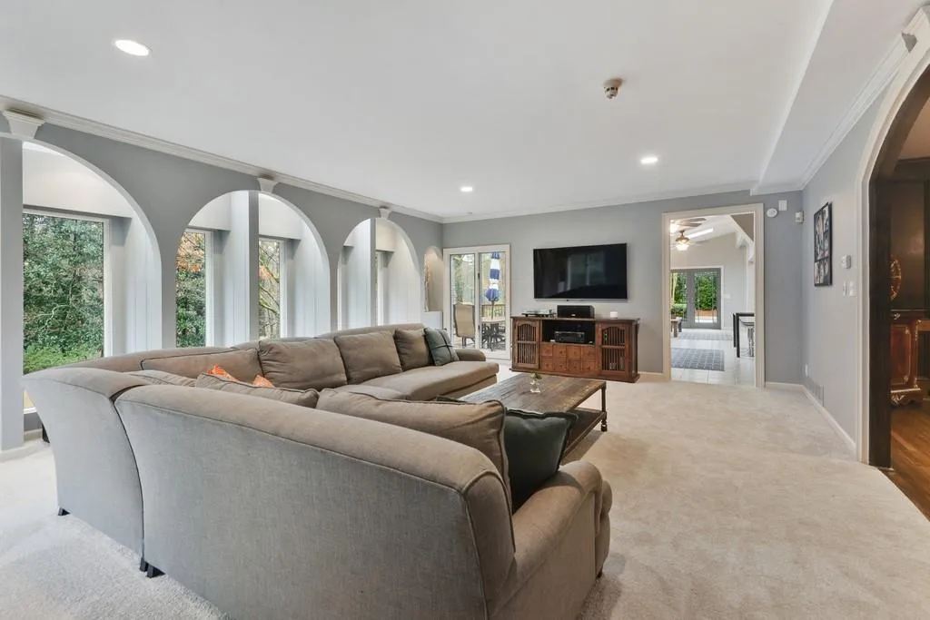 100 Cameron Glen Drive, Sandy Springs, Georgia 30328, 5 Bedrooms Bedrooms, ,4 BathroomsBathrooms,Residential,Sold,100 Cameron Glen Drive,6679678