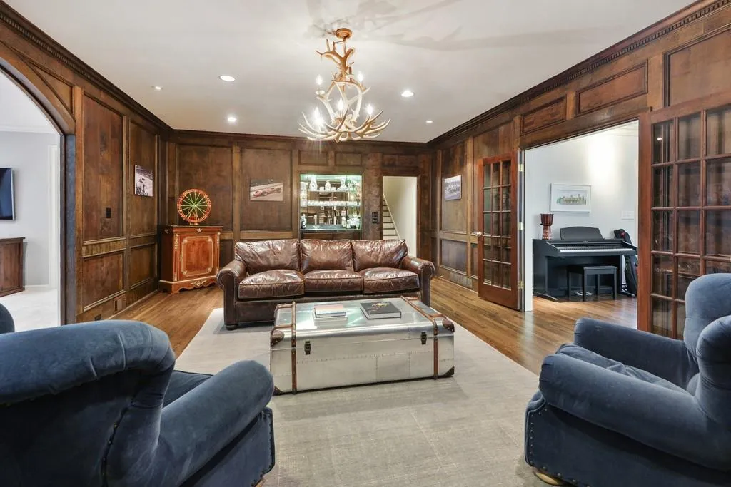 100 Cameron Glen Drive, Sandy Springs, Georgia 30328, 5 Bedrooms Bedrooms, ,4 BathroomsBathrooms,Residential,Sold,100 Cameron Glen Drive,6679678