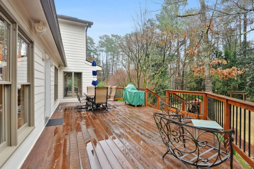 100 Cameron Glen Drive, Sandy Springs, Georgia 30328, 5 Bedrooms Bedrooms, ,4 BathroomsBathrooms,Residential,Sold,100 Cameron Glen Drive,6679678