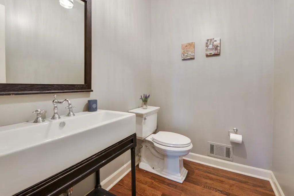 100 Cameron Glen Drive, Sandy Springs, Georgia 30328, 5 Bedrooms Bedrooms, ,4 BathroomsBathrooms,Residential,Sold,100 Cameron Glen Drive,6679678