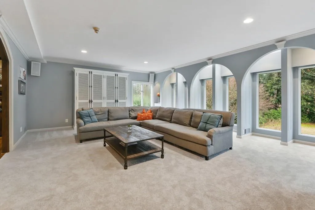 100 Cameron Glen Drive, Sandy Springs, Georgia 30328, 5 Bedrooms Bedrooms, ,4 BathroomsBathrooms,Residential,Sold,100 Cameron Glen Drive,6679678