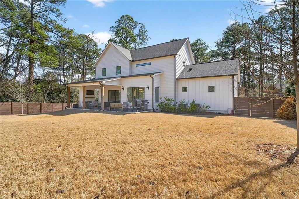 510 Windsor Parkway, Atlanta, Georgia 30342, 5 Bedrooms Bedrooms, ,5 BathroomsBathrooms,Residential,For Sale,510 Windsor Parkway,7765416