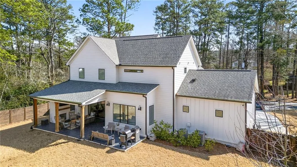 510 Windsor Parkway, Atlanta, Georgia 30342, 5 Bedrooms Bedrooms, ,5 BathroomsBathrooms,Residential,For Sale,510 Windsor Parkway,7765416