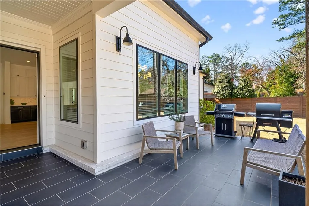 510 Windsor Parkway, Atlanta, Georgia 30342, 5 Bedrooms Bedrooms, ,5 BathroomsBathrooms,Residential,For Sale,510 Windsor Parkway,7765416