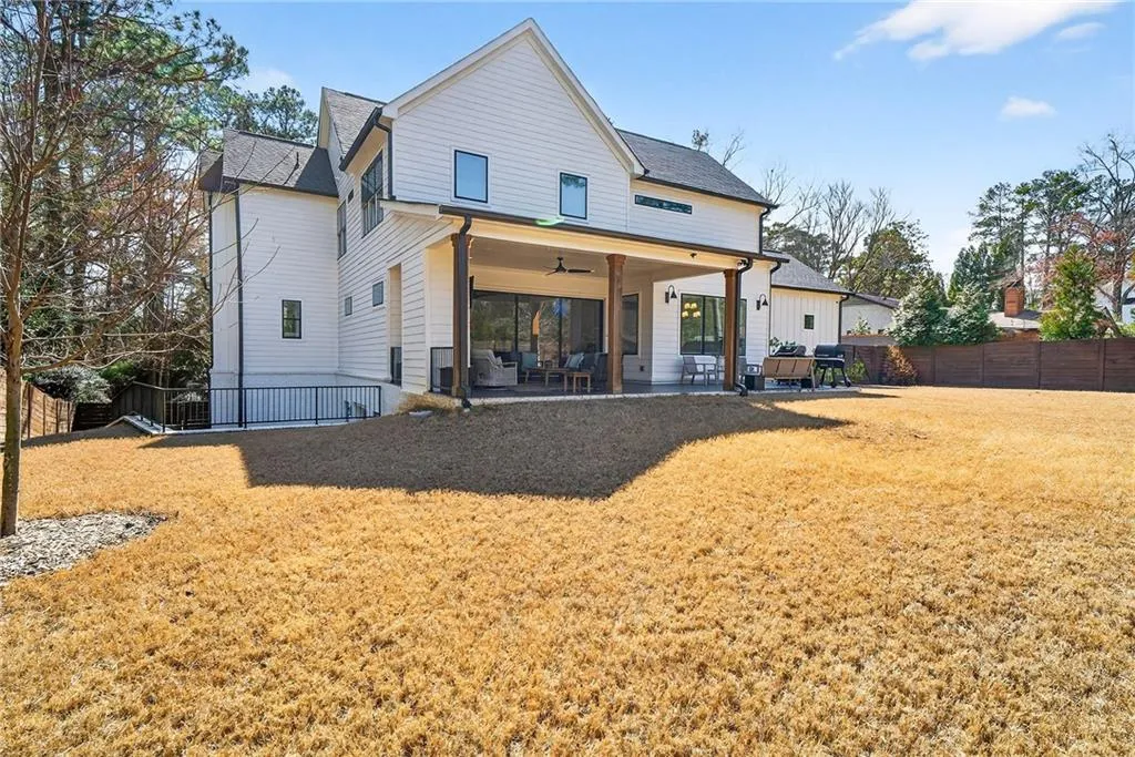 510 Windsor Parkway, Atlanta, Georgia 30342, 5 Bedrooms Bedrooms, ,5 BathroomsBathrooms,Residential,For Sale,510 Windsor Parkway,7765416