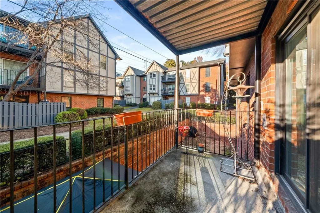 6851 Roswell Road Unit F32, Sandy Springs, Georgia 30328, 2 Bedrooms Bedrooms, ,2 BathroomsBathrooms,Residential,For Sale,6851 Roswell Road Unit F32,7622115