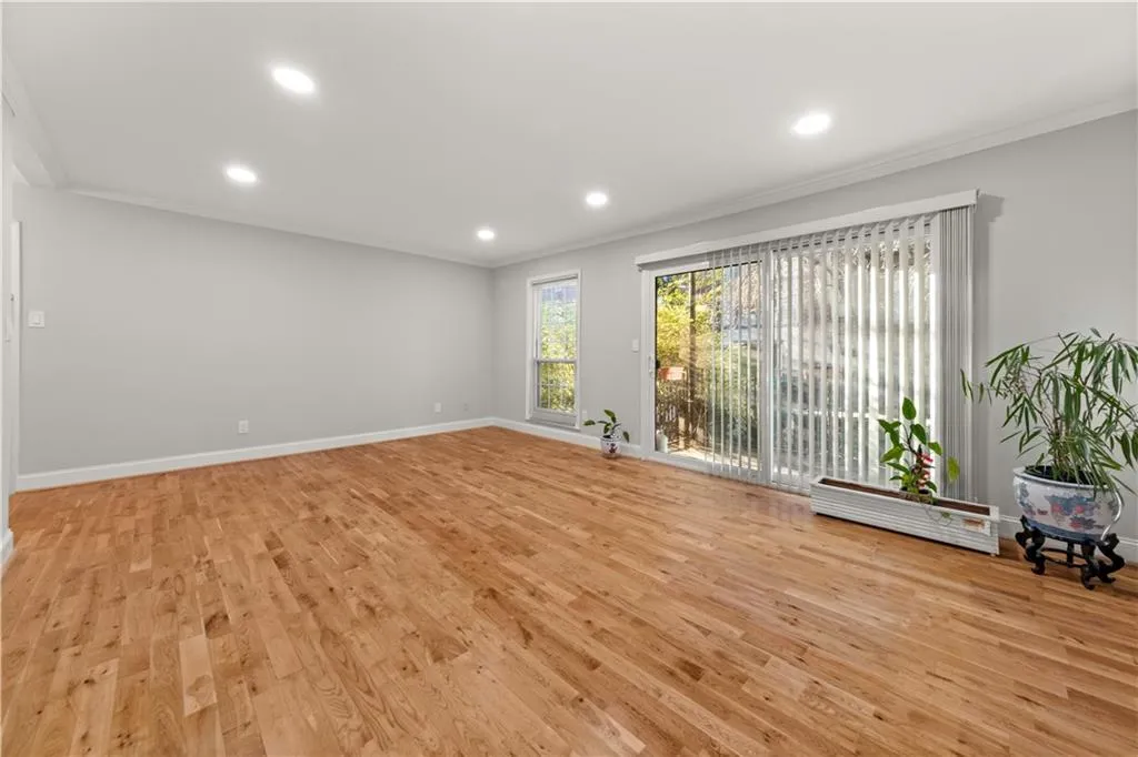 6851 Roswell Road Unit F32, Sandy Springs, Georgia 30328, 2 Bedrooms Bedrooms, ,2 BathroomsBathrooms,Residential,For Sale,6851 Roswell Road Unit F32,7622115