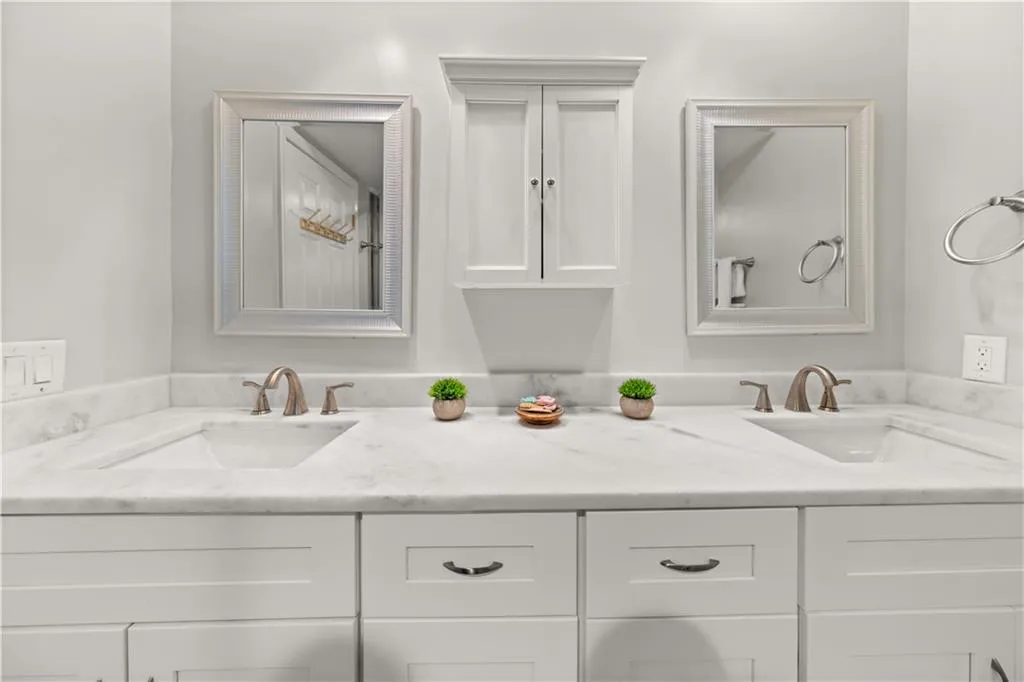 6851 Roswell Road Unit F32, Sandy Springs, Georgia 30328, 2 Bedrooms Bedrooms, ,2 BathroomsBathrooms,Residential,For Sale,6851 Roswell Road Unit F32,7622115