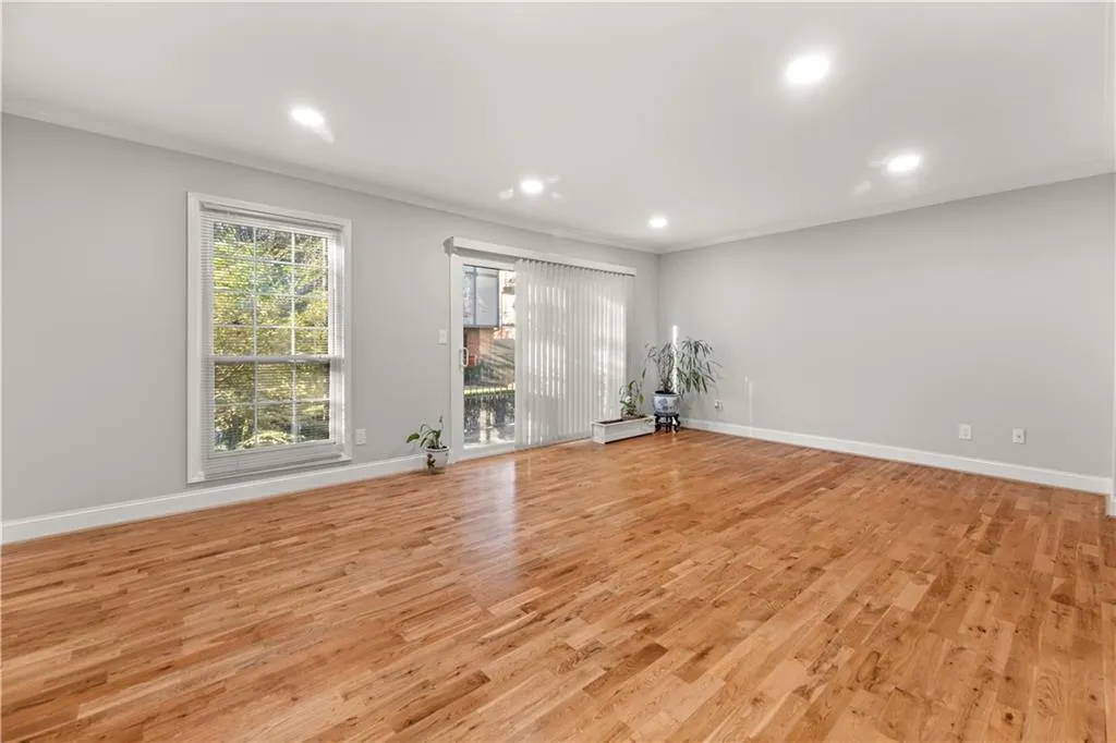6851 Roswell Road Unit F32, Sandy Springs, Georgia 30328, 2 Bedrooms Bedrooms, ,2 BathroomsBathrooms,Residential,For Sale,6851 Roswell Road Unit F32,7622115