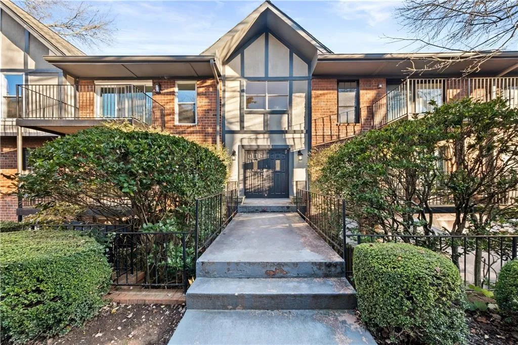 6851 Roswell Road Unit F32, Sandy Springs, Georgia 30328, 2 Bedrooms Bedrooms, ,2 BathroomsBathrooms,Residential,For Sale,6851 Roswell Road Unit F32,7622115
