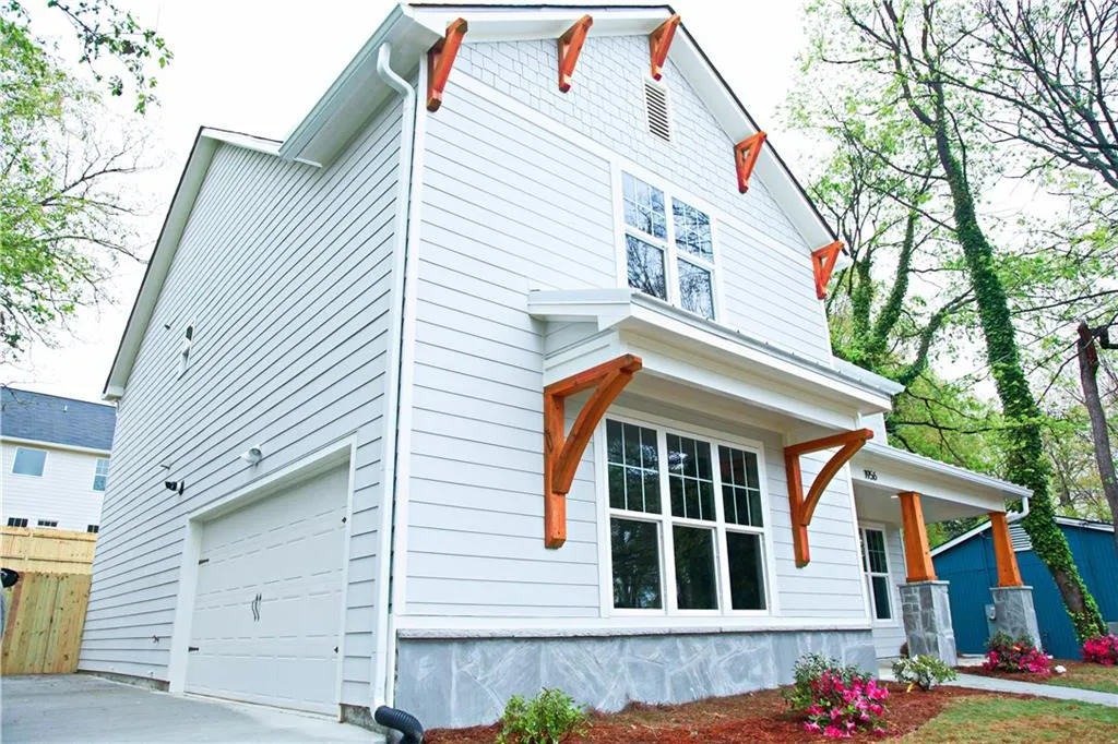 1956 Hollywood Road Nw, Atlanta, Georgia 30318, 4 Bedrooms Bedrooms, ,3 BathroomsBathrooms,Residential,Sold,1956 Hollywood Road Nw,5942085