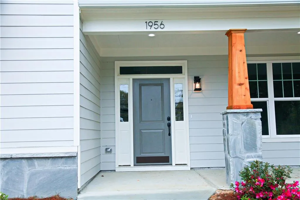 1956 Hollywood Road Nw, Atlanta, Georgia 30318, 4 Bedrooms Bedrooms, ,3 BathroomsBathrooms,Residential,Sold,1956 Hollywood Road Nw,5942085