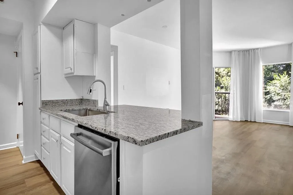 1 Biscayne Drive Nw Unit 304, Atlanta, Georgia 30309, 1 Bedroom Bedrooms, ,1 BathroomBathrooms,Residential,For Sale,1 Biscayne Drive Nw Unit 304,7640356
