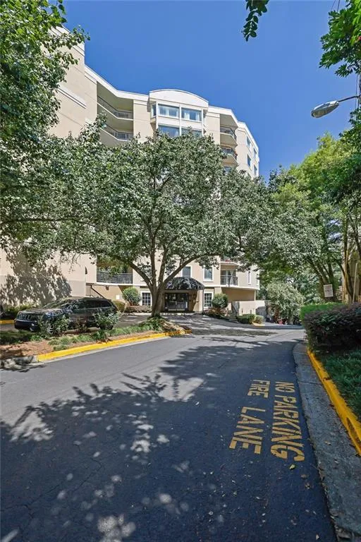 1 Biscayne Drive Nw Unit 304, Atlanta, Georgia 30309, 1 Bedroom Bedrooms, ,1 BathroomBathrooms,Residential,For Sale,1 Biscayne Drive Nw Unit 304,7640356
