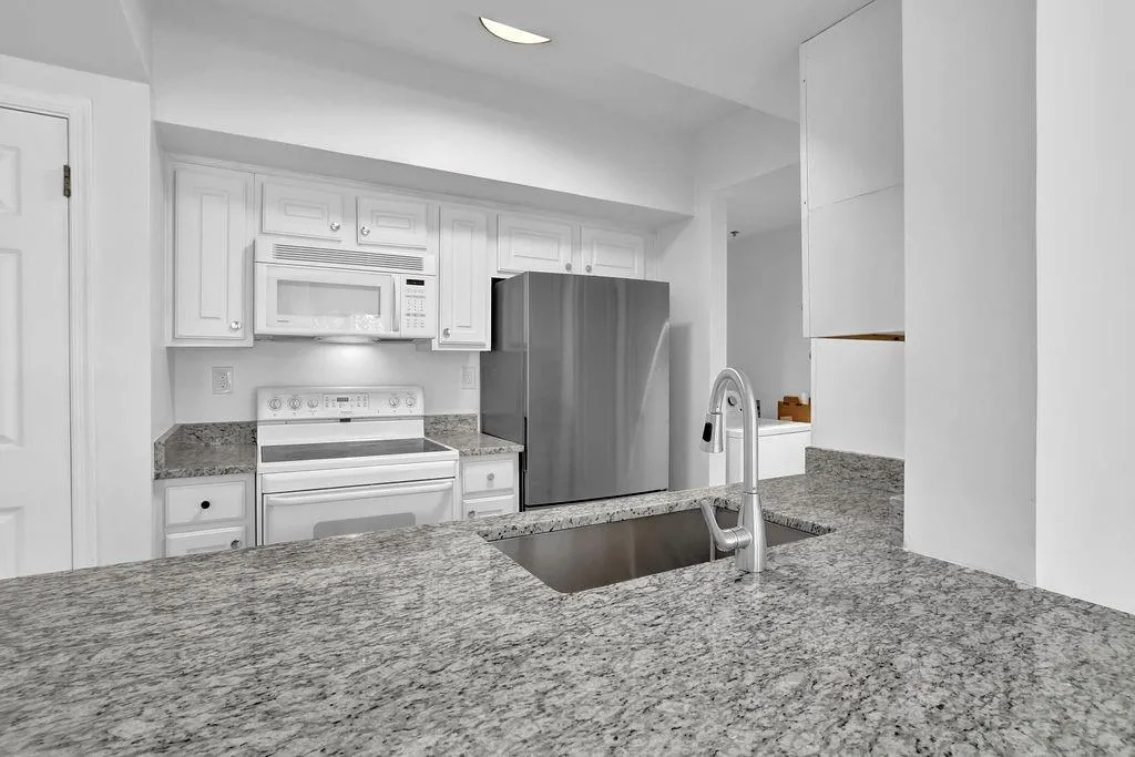 1 Biscayne Drive Nw Unit 304, Atlanta, Georgia 30309, 1 Bedroom Bedrooms, ,1 BathroomBathrooms,Residential,For Sale,1 Biscayne Drive Nw Unit 304,7640356