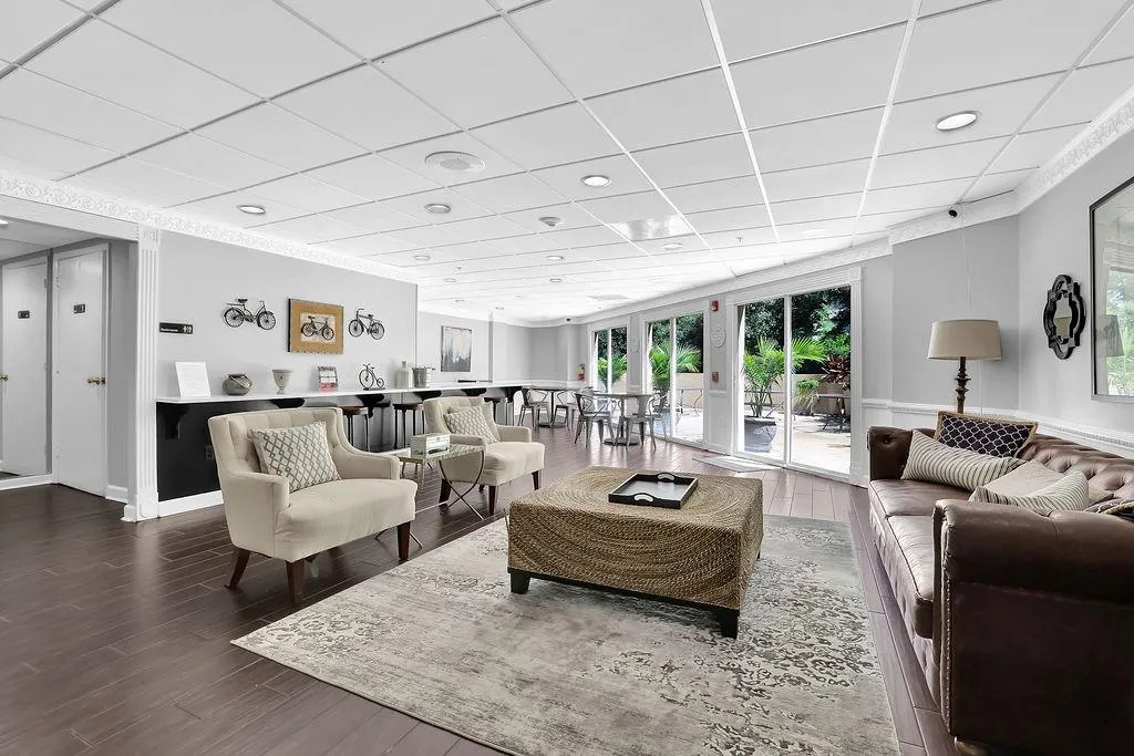 1 Biscayne Drive Nw Unit 304, Atlanta, Georgia 30309, 1 Bedroom Bedrooms, ,1 BathroomBathrooms,Residential,For Sale,1 Biscayne Drive Nw Unit 304,7640356