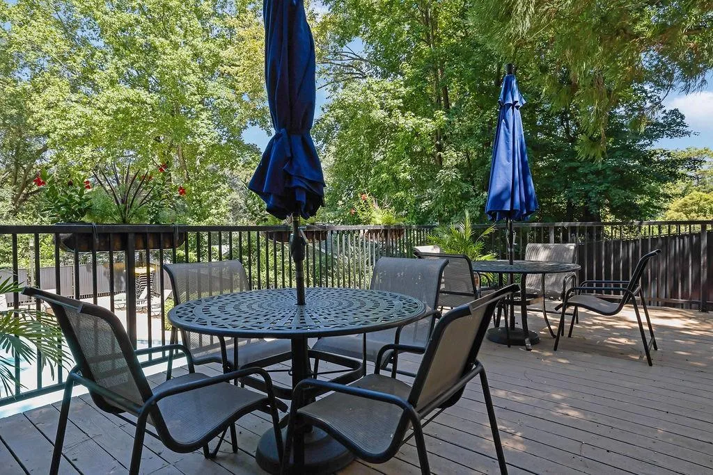 1 Biscayne Drive Nw Unit 304, Atlanta, Georgia 30309, 1 Bedroom Bedrooms, ,1 BathroomBathrooms,Residential,For Sale,1 Biscayne Drive Nw Unit 304,7640356