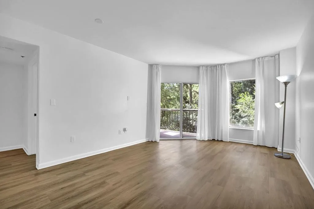 1 Biscayne Drive Nw Unit 304, Atlanta, Georgia 30309, 1 Bedroom Bedrooms, ,1 BathroomBathrooms,Residential,For Sale,1 Biscayne Drive Nw Unit 304,7640356