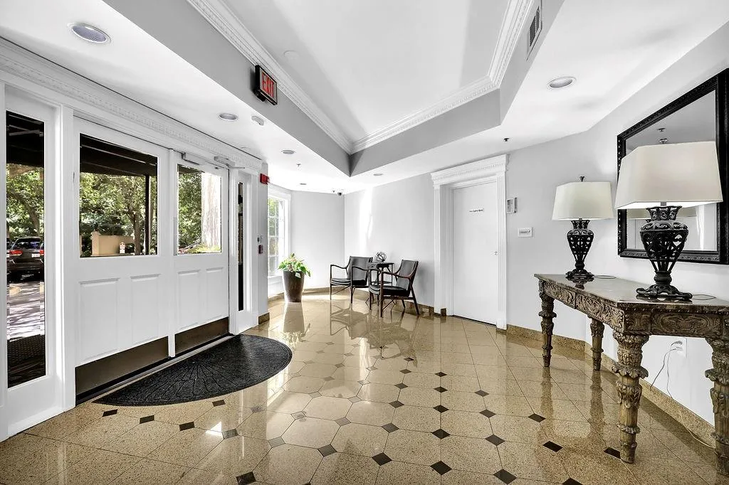 1 Biscayne Drive Nw Unit 304, Atlanta, Georgia 30309, 1 Bedroom Bedrooms, ,1 BathroomBathrooms,Residential,For Sale,1 Biscayne Drive Nw Unit 304,7640356