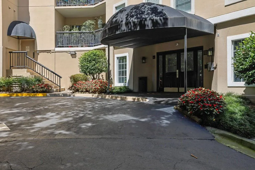 1 Biscayne Drive Nw Unit 304, Atlanta, Georgia 30309, 1 Bedroom Bedrooms, ,1 BathroomBathrooms,Residential,For Sale,1 Biscayne Drive Nw Unit 304,7640356