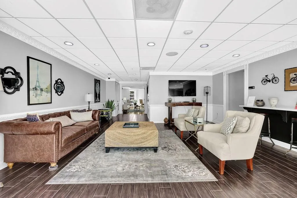 1 Biscayne Drive Nw Unit 304, Atlanta, Georgia 30309, 1 Bedroom Bedrooms, ,1 BathroomBathrooms,Residential,For Sale,1 Biscayne Drive Nw Unit 304,7640356