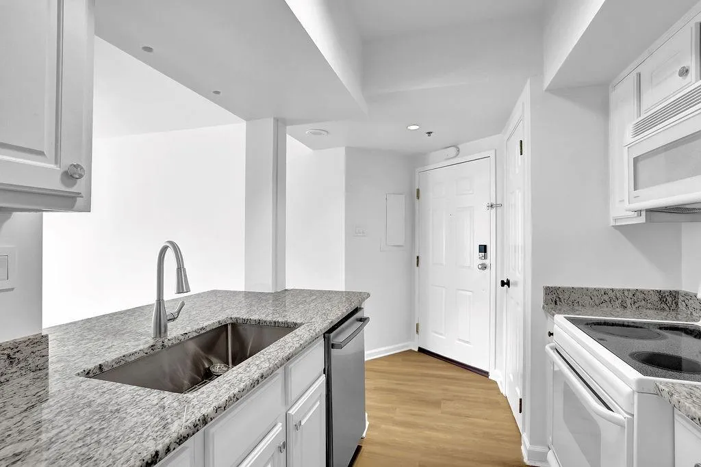 1 Biscayne Drive Nw Unit 304, Atlanta, Georgia 30309, 1 Bedroom Bedrooms, ,1 BathroomBathrooms,Residential,For Sale,1 Biscayne Drive Nw Unit 304,7640356