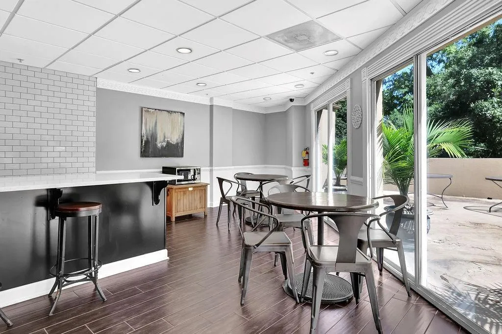 1 Biscayne Drive Nw Unit 304, Atlanta, Georgia 30309, 1 Bedroom Bedrooms, ,1 BathroomBathrooms,Residential,For Sale,1 Biscayne Drive Nw Unit 304,7640356