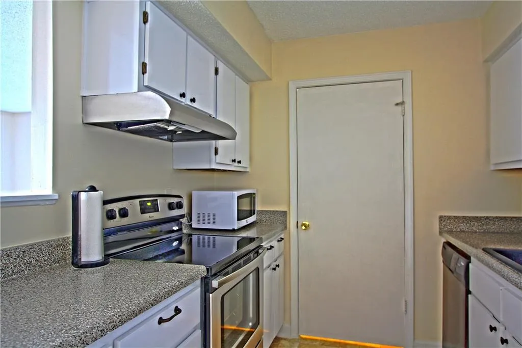 1403 Wingate Way, Sandy Springs, Georgia 30350, 1 Bedroom Bedrooms, ,1 BathroomBathrooms,Residential,Sold,1403 Wingate Way,5959373