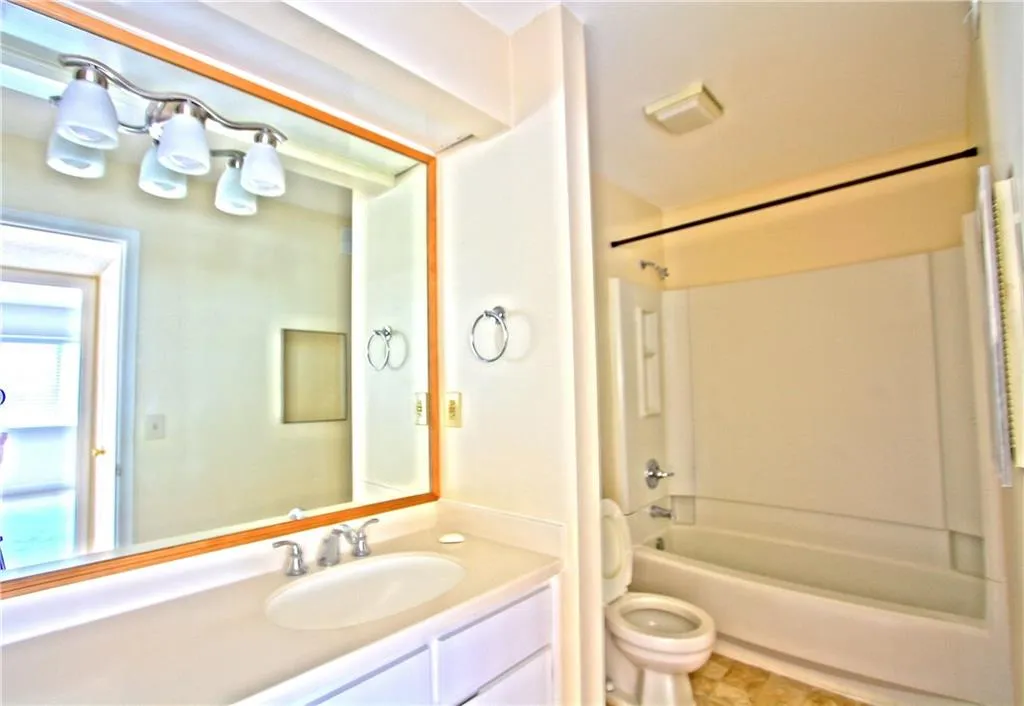 1403 Wingate Way, Sandy Springs, Georgia 30350, 1 Bedroom Bedrooms, ,1 BathroomBathrooms,Residential,Sold,1403 Wingate Way,5959373