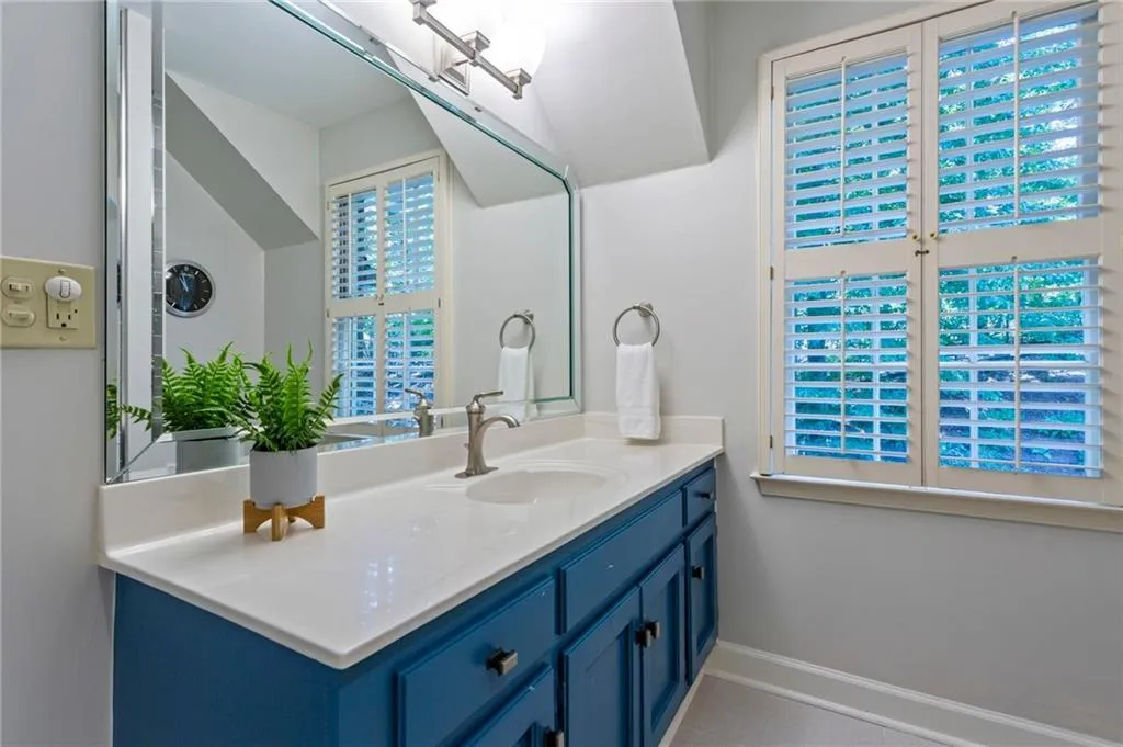 430 Huntcliff Green, Sandy Springs, Georgia 30350, 4 Bedrooms Bedrooms, ,4 BathroomsBathrooms,Residential,Sold,430 Huntcliff Green,6791309