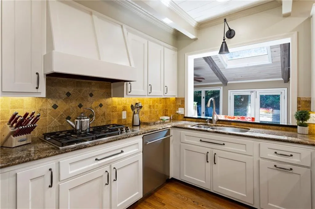 430 Huntcliff Green, Sandy Springs, Georgia 30350, 4 Bedrooms Bedrooms, ,4 BathroomsBathrooms,Residential,Sold,430 Huntcliff Green,6791309