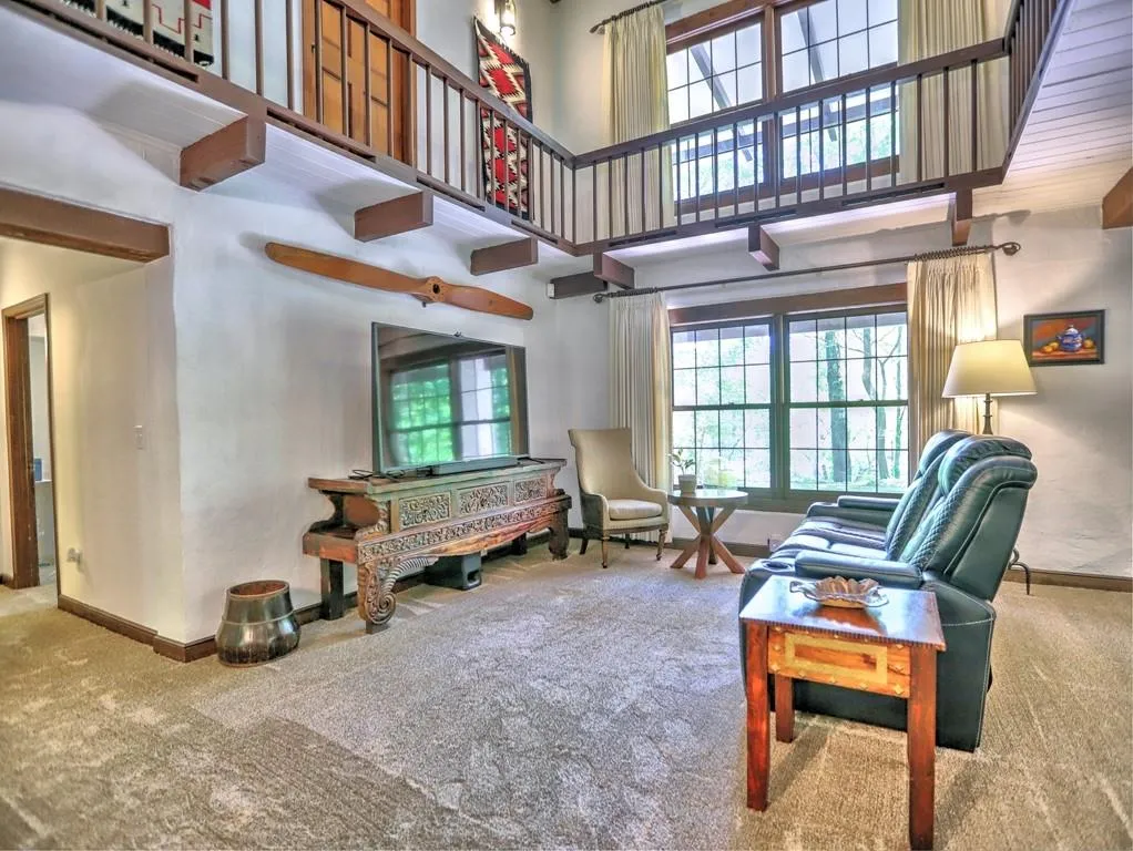 266 Dartmoor Circle, Sandy Springs, Georgia 30328, 4 Bedrooms Bedrooms, ,3 BathroomsBathrooms,Residential,Sold,266 Dartmoor Circle,7039403
