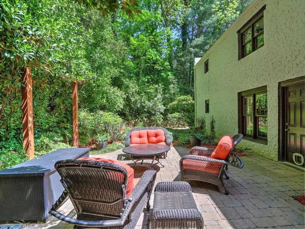 266 Dartmoor Circle, Sandy Springs, Georgia 30328, 4 Bedrooms Bedrooms, ,3 BathroomsBathrooms,Residential,Sold,266 Dartmoor Circle,7039403