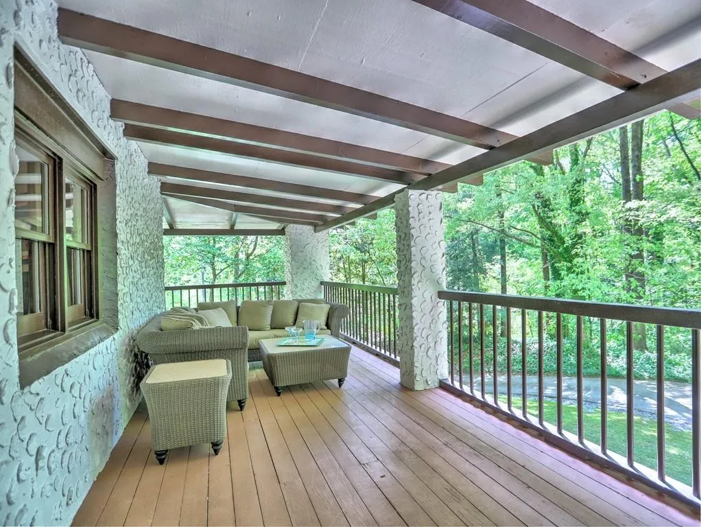 266 Dartmoor Circle, Sandy Springs, Georgia 30328, 4 Bedrooms Bedrooms, ,3 BathroomsBathrooms,Residential,Sold,266 Dartmoor Circle,7039403