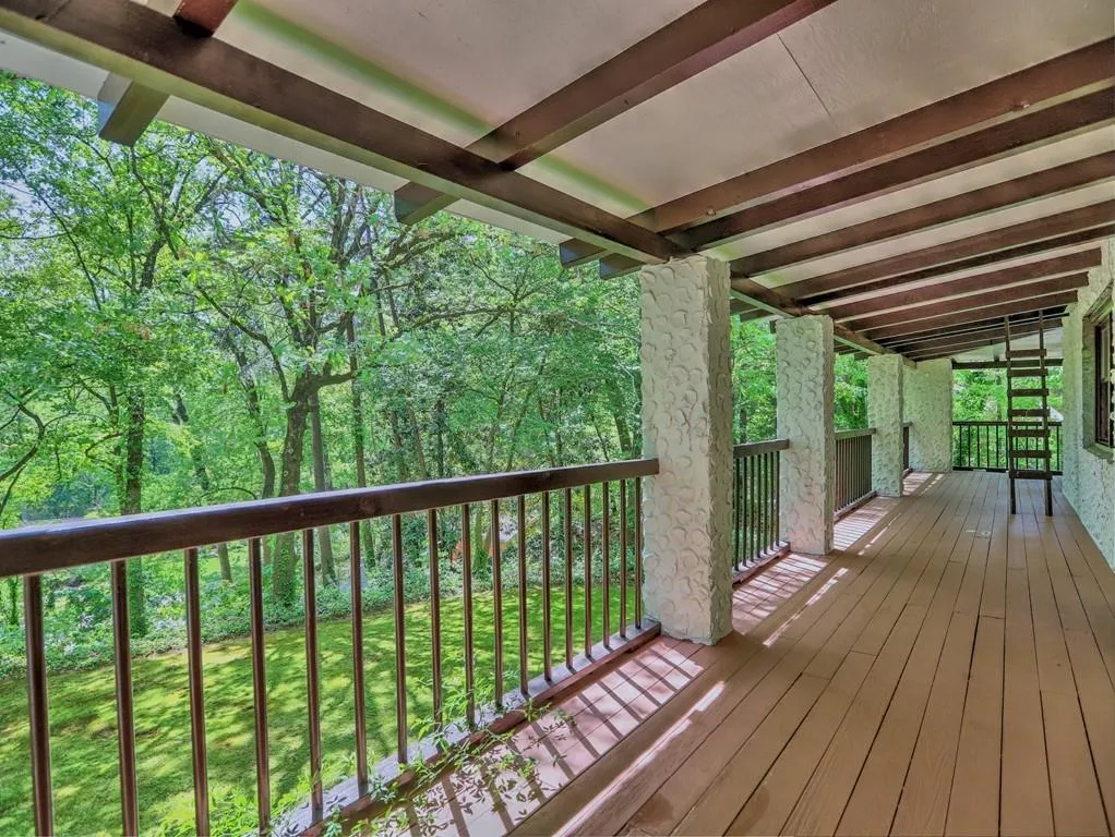 266 Dartmoor Circle, Sandy Springs, Georgia 30328, 4 Bedrooms Bedrooms, ,3 BathroomsBathrooms,Residential,Sold,266 Dartmoor Circle,7039403
